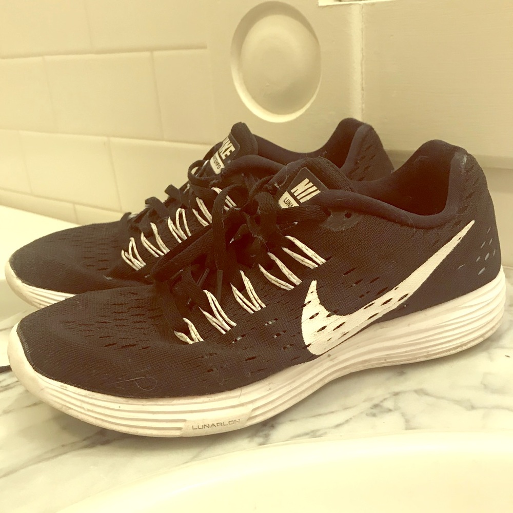 Lularlon Nike black tennis shoes